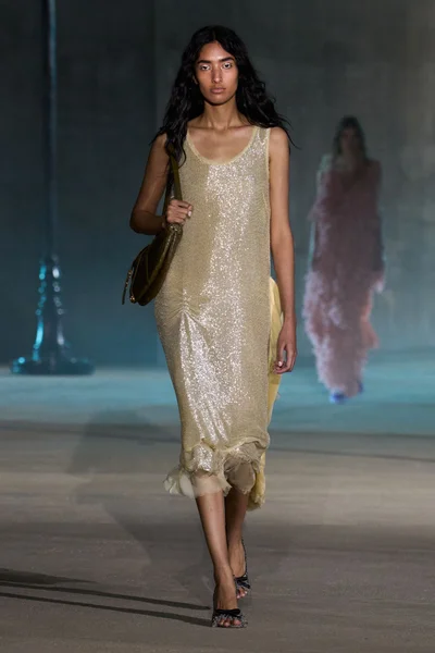 Look 24